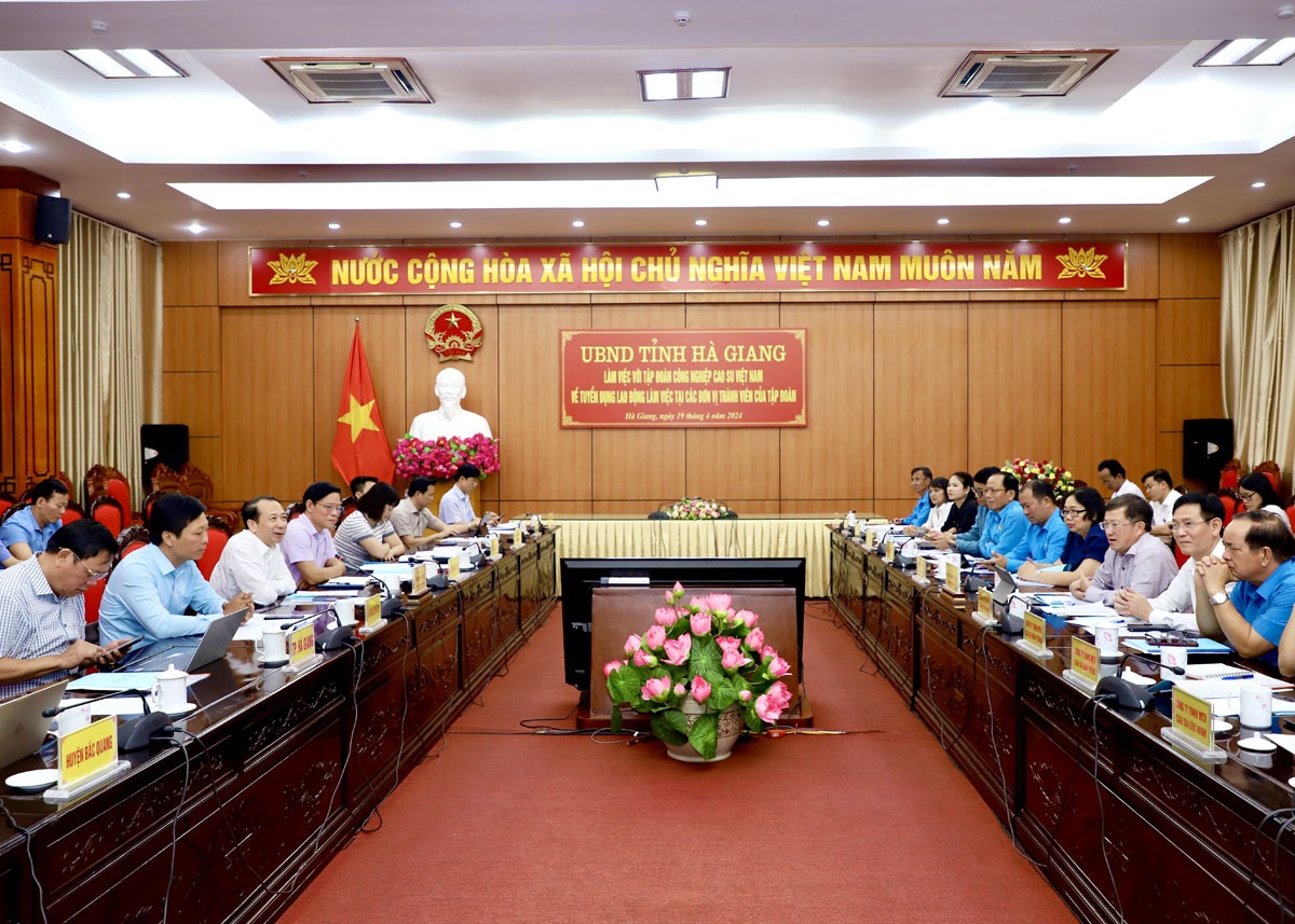 UBND tỉnh làm việc với Tập đoàn Công nghiệp cao su Việt Nam